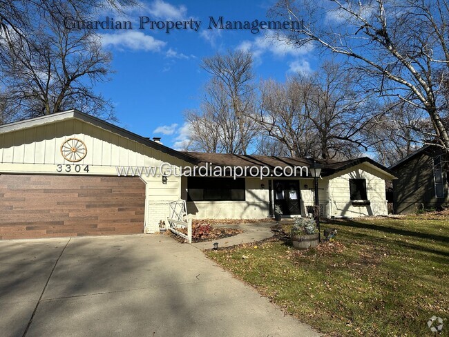 Building Photo - Burnsville Single Family Home, 2 Car Garag...