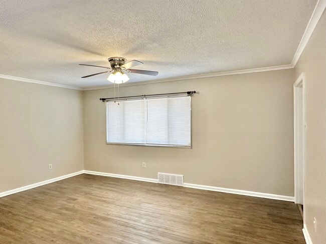 Photo - 141 N White Station Rd