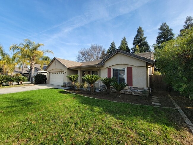 Photo - 3 Bedroom 2 Bathroom in NE Visalia!