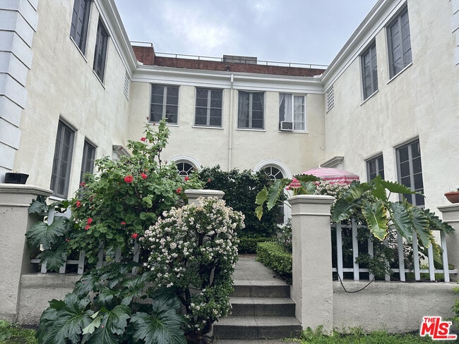 Photo - 5564 W 6th St Unidad 6