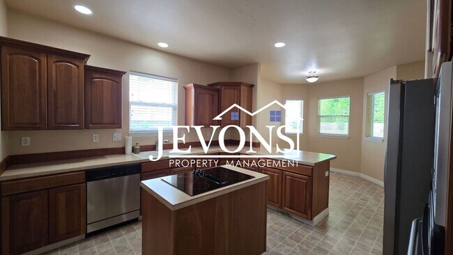 Photo - A charming and well-located single-family home in Yakima!