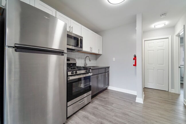 Garden Kitchen - Haledon Estates Apartments