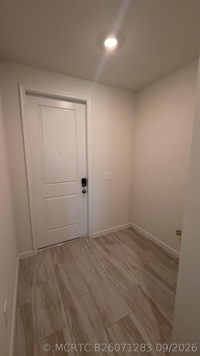 Photo - 651 Salisbury Cir