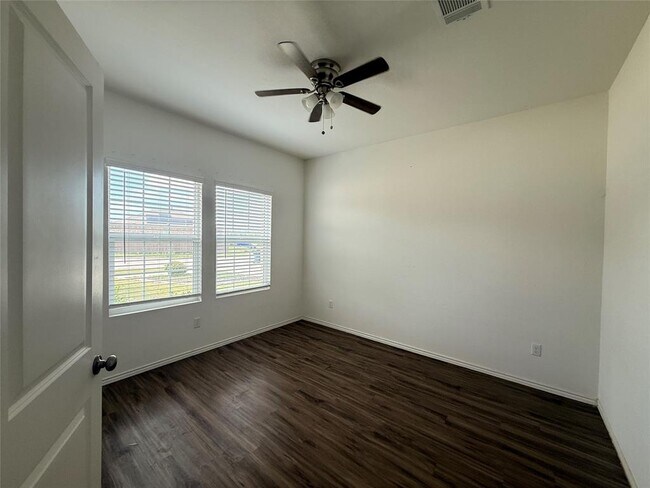 Photo - 1216 Blackhaw Ln