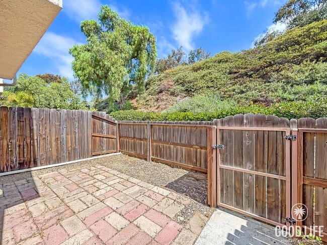 Photo - Spacious 3BD/2.5BA Townhouse in UTC W/ 2-C... Unit 10