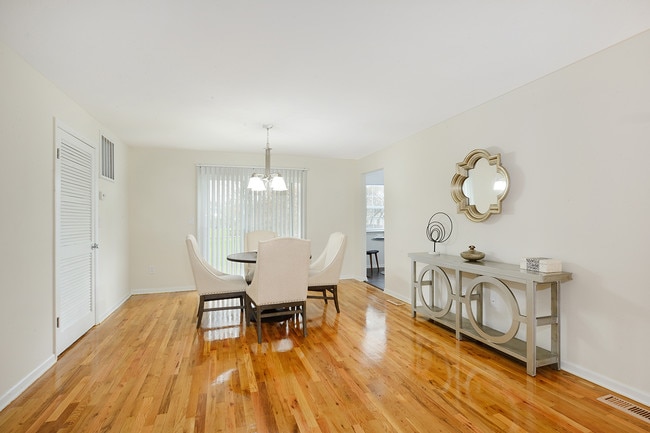 Photo - Bridgewater Oaks Apts