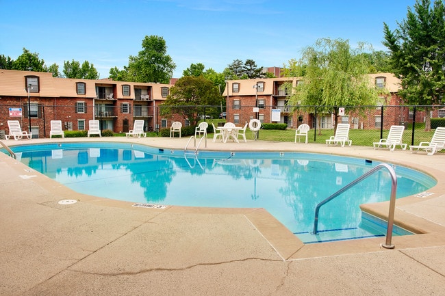 Photo - Lemans at Lawndale