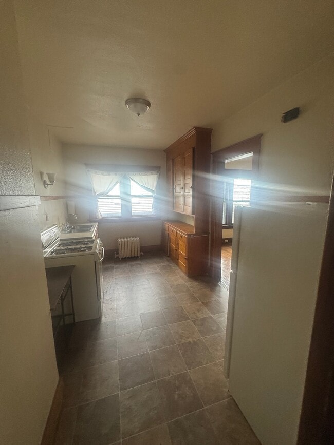 Photo - 405 Victoria Pl Unit 2