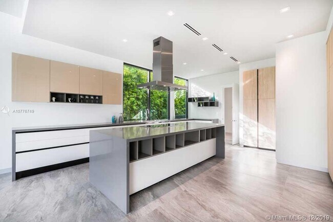 Photo - 521 Holiday Dr