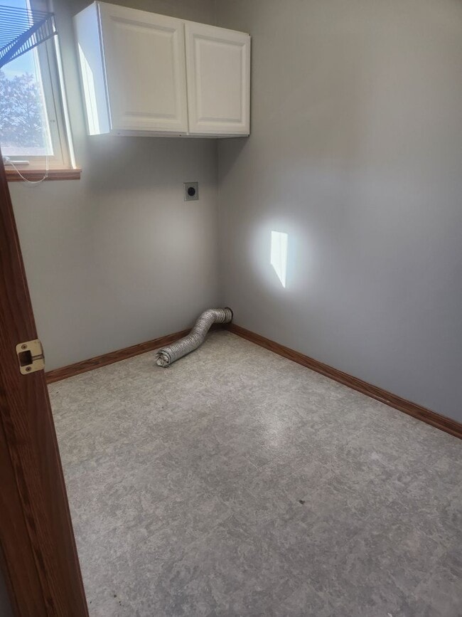 Photo - South Lincoln Townhouse with 4 bedrooms, 2 1/2 baths, and 2 stall garage.
