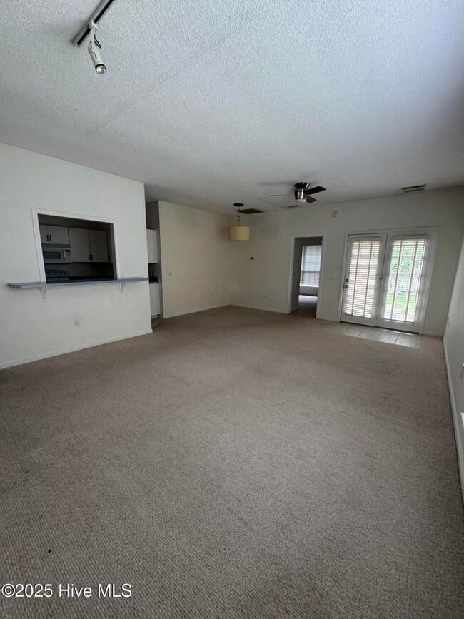 Photo - 1600 Sturdivant Dr