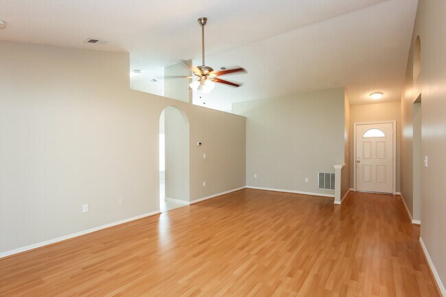 Photo - 2047 Sarah Louise Dr