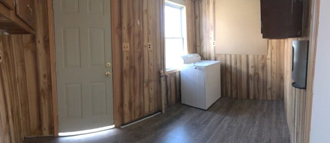 Building Photo - 217 Oney Ave Unit 01