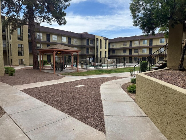 Building Photo - 461 W Holmes Ave Unit 150