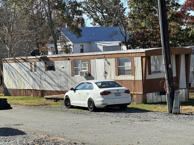 Building Photo - 7960 Reynolda Rd