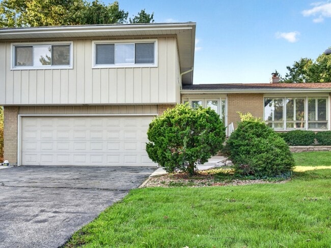 800 Ridgemoor Dr