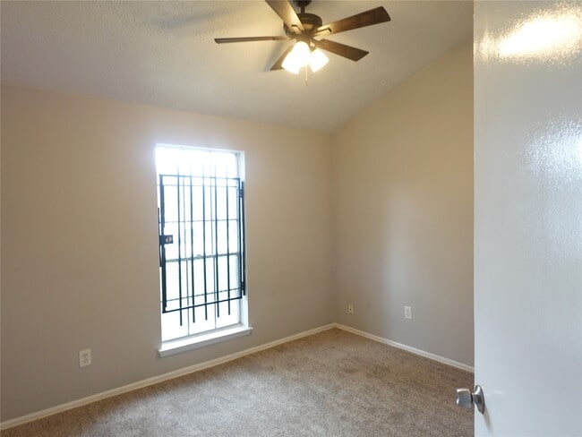 Photo - 10811 Thorncliff Dr