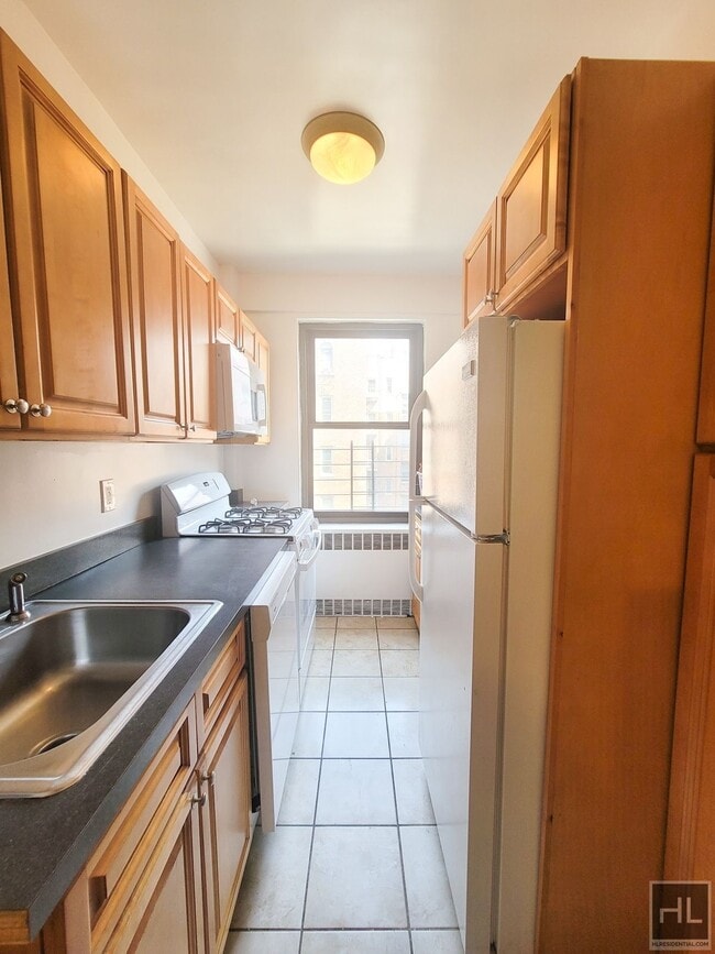 Building Photo - GRAND CONCOURSE Rental