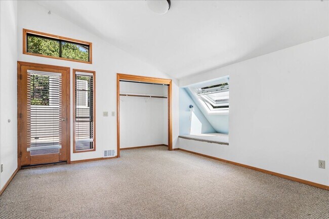 Photo - 561 Luneta Dr