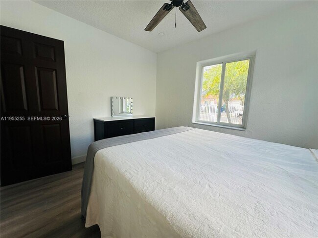 Photo - 3052 SW 6th St