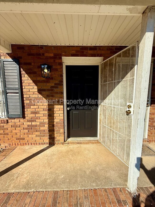 Photo - 1880 Clinton Rd