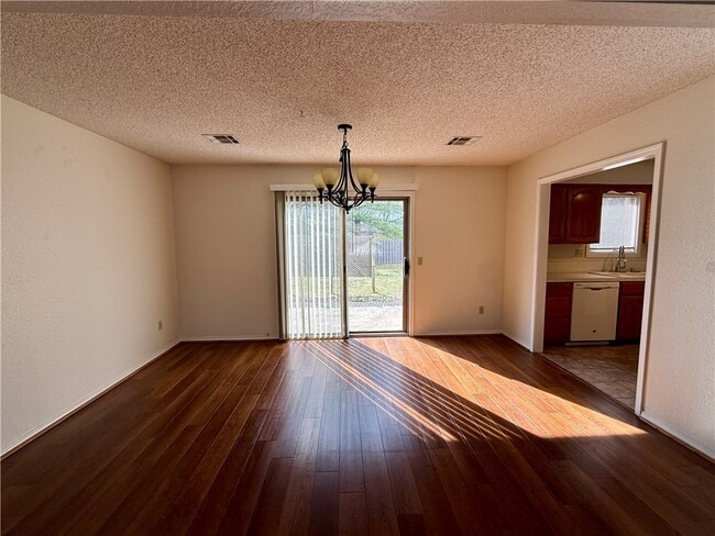 Photo - 9 Dunedin Dr