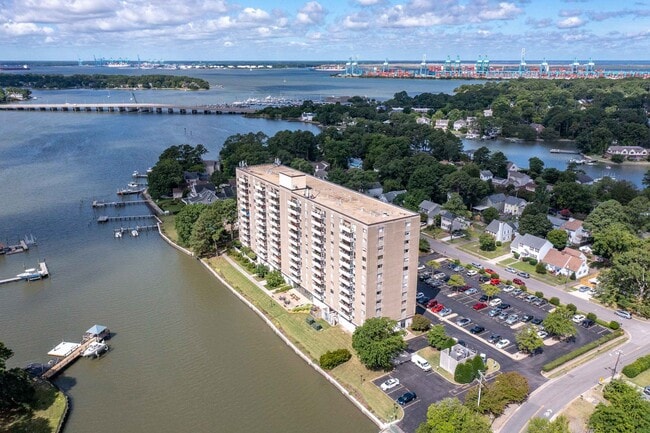 Building Photo - 7320 Glenroie Ave Unit 4-L Rental