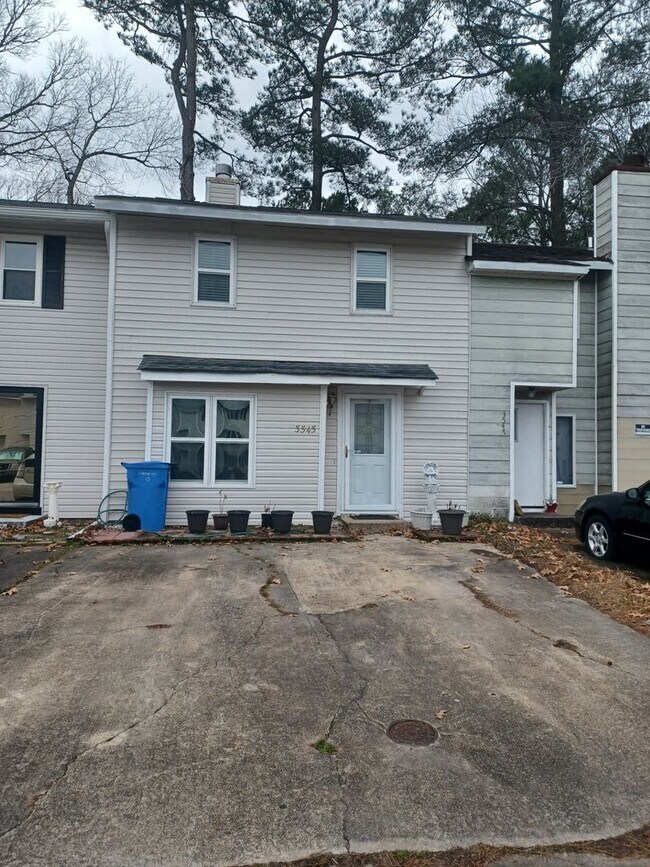 Silverwood Oaks Townhome Townhome Rental in Chesapeake VA