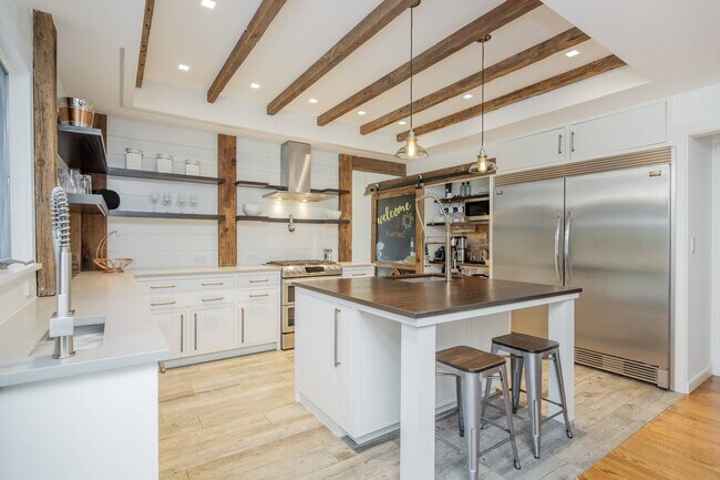 Photo - 91 Pantigo Rd