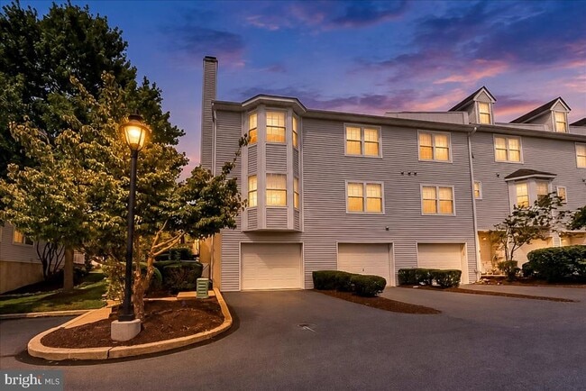 347 Huntington Ct