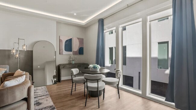 Photo - 1733 N Fitzhugh Ave Unit ID1226737P