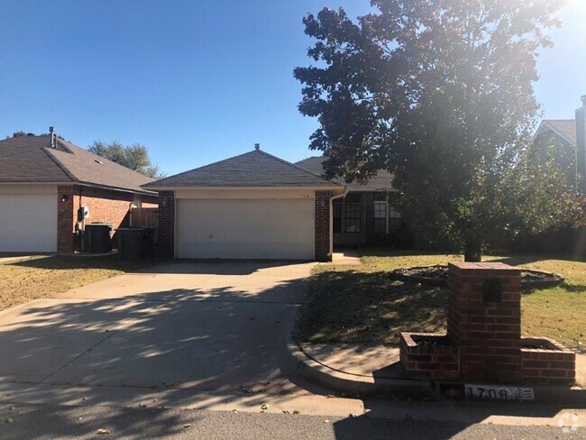 Building Photo - Storm Shelter! 3 bed 2 bath 2 car garage h... Rental