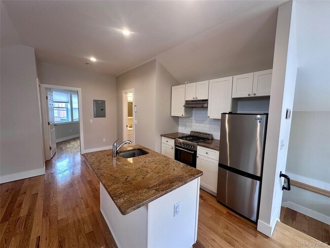 Building Photo - 12 Main St Unit Apt (3F)