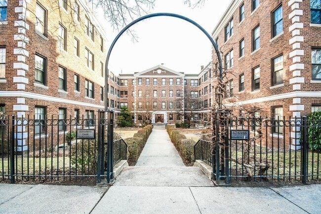 Building Photo - 66 Queensberry St Unit 416