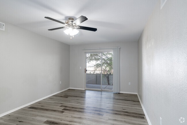 2BR, 2BA - 1,025SF - Living Room - Alexis Apartments