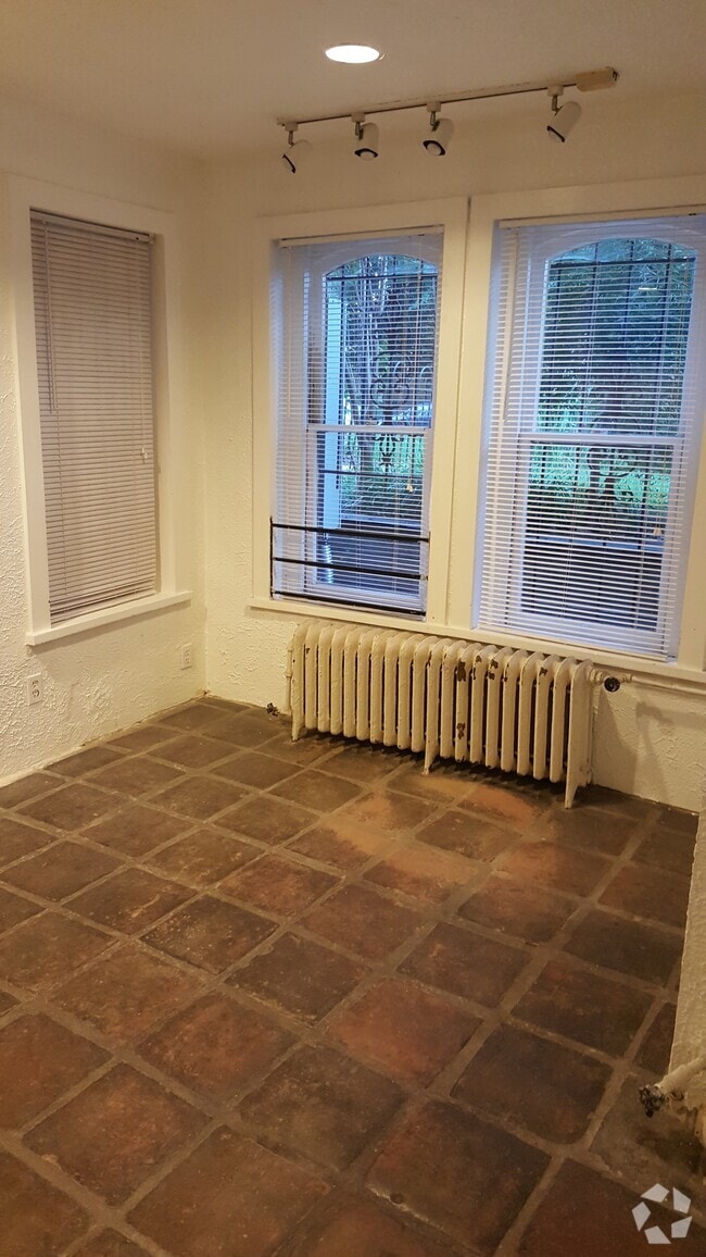 Building Photo - 1006 S Carolina Ave SE Unit English Basement Rental