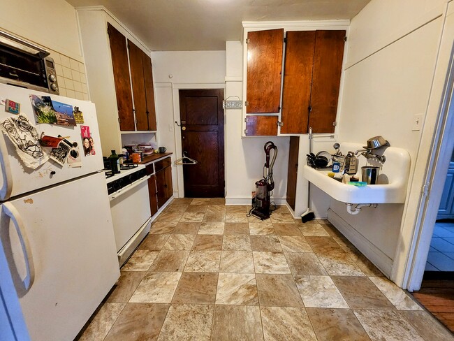 Photo - 1013 E Center St