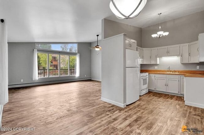 Building Photo - 7217 Foxridge Cir Unit 2