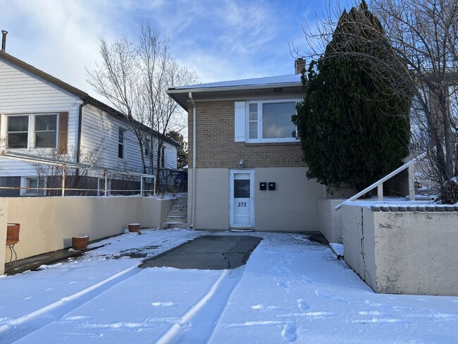 Building Photo - 272 W Cedar St