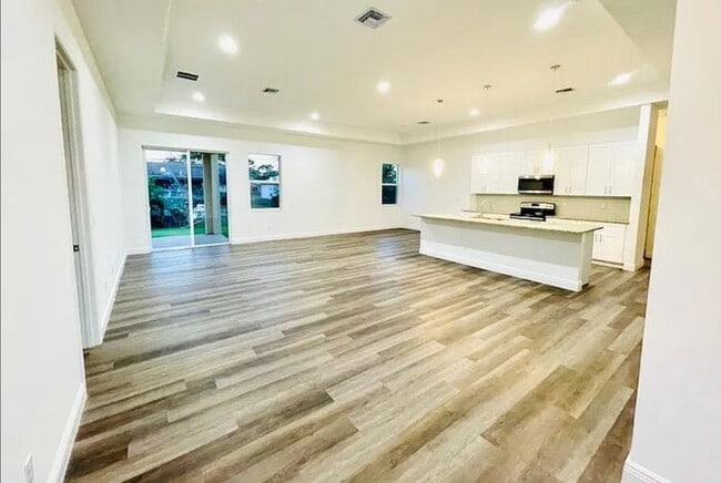 Photo - 986 SW College Park Rd