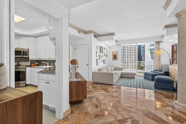 Photo - 888 Brickell Key Dr Unidad 1600