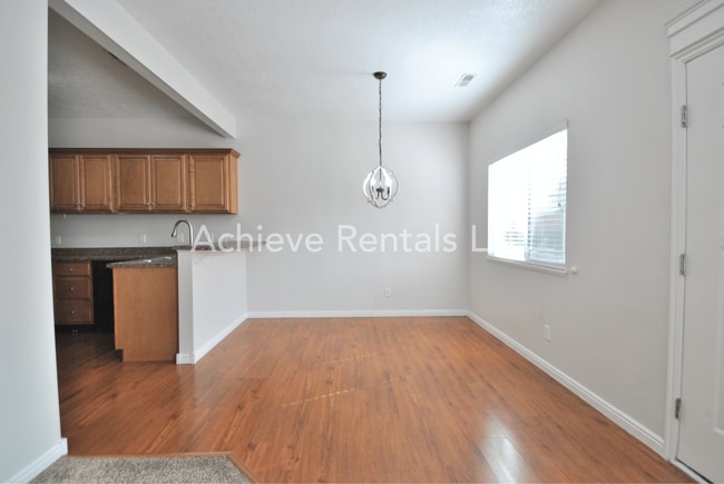 Photo - 462 W 1490 N