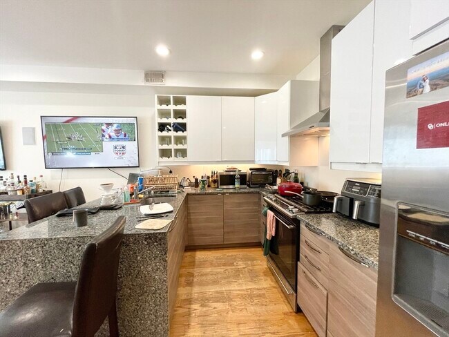 Photo - 275 Dorchester St