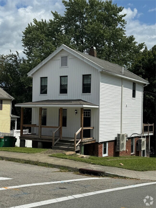 Building Photo - 27 Davis St Rental