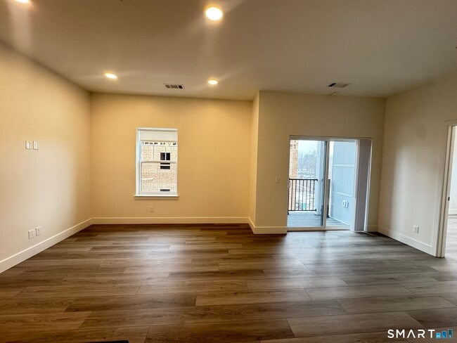 Photo - 414 Berlin Tpke Unidad 1104