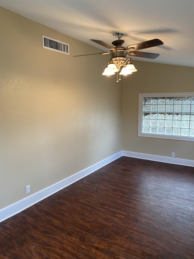 Photo - 301 Opal Lake Dr