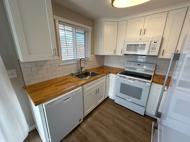 Photo - 323 E Wabash Ave Unit 323