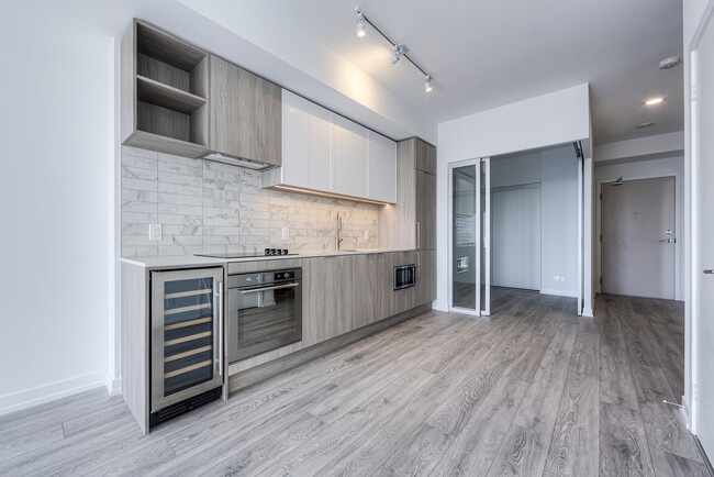 Photo - 2020-2020 Bathurst St