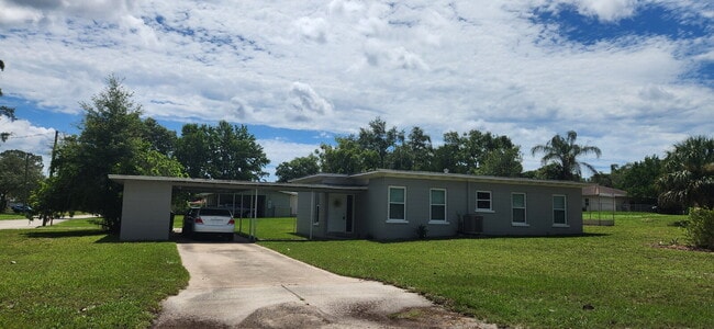 Building Photo - Charming 2-Bedroom Retreat on Christmas Hill in Titusville
