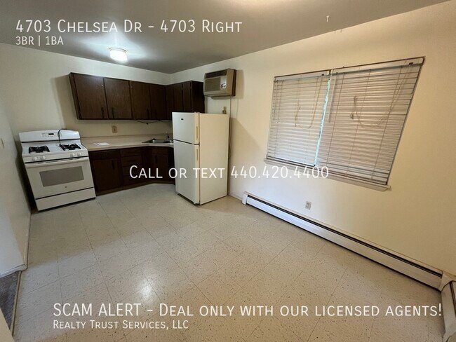 Photo - 3 bed 1 bath Duplex Unit 4703 Right